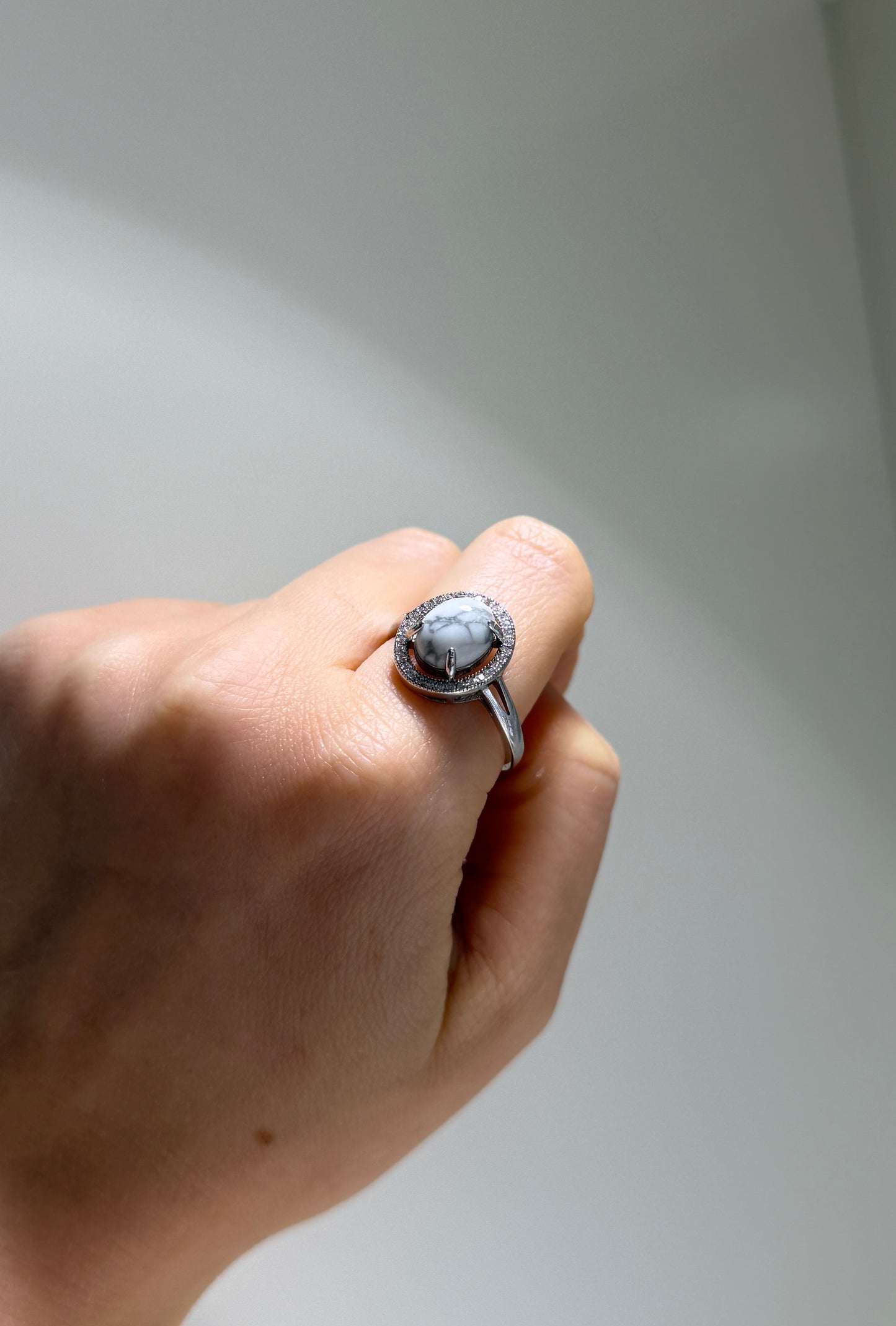 Howlite Oval • Ring • 925 Sterling Silver