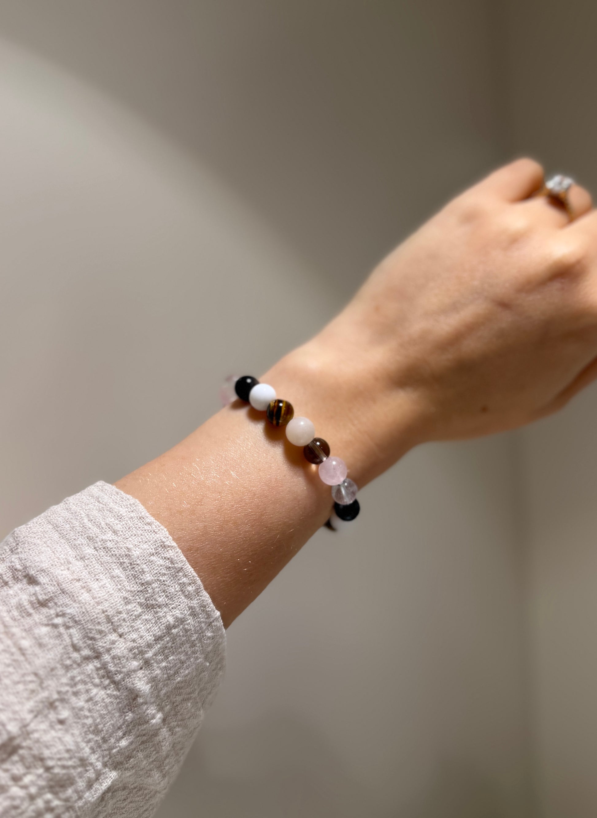 Capricorn Luck Bracelet with Rose Quartz, Obsidian, Clear Quartz, Tiger Eye, White Agate and Pink Aventurine, handmade – Soulehe.