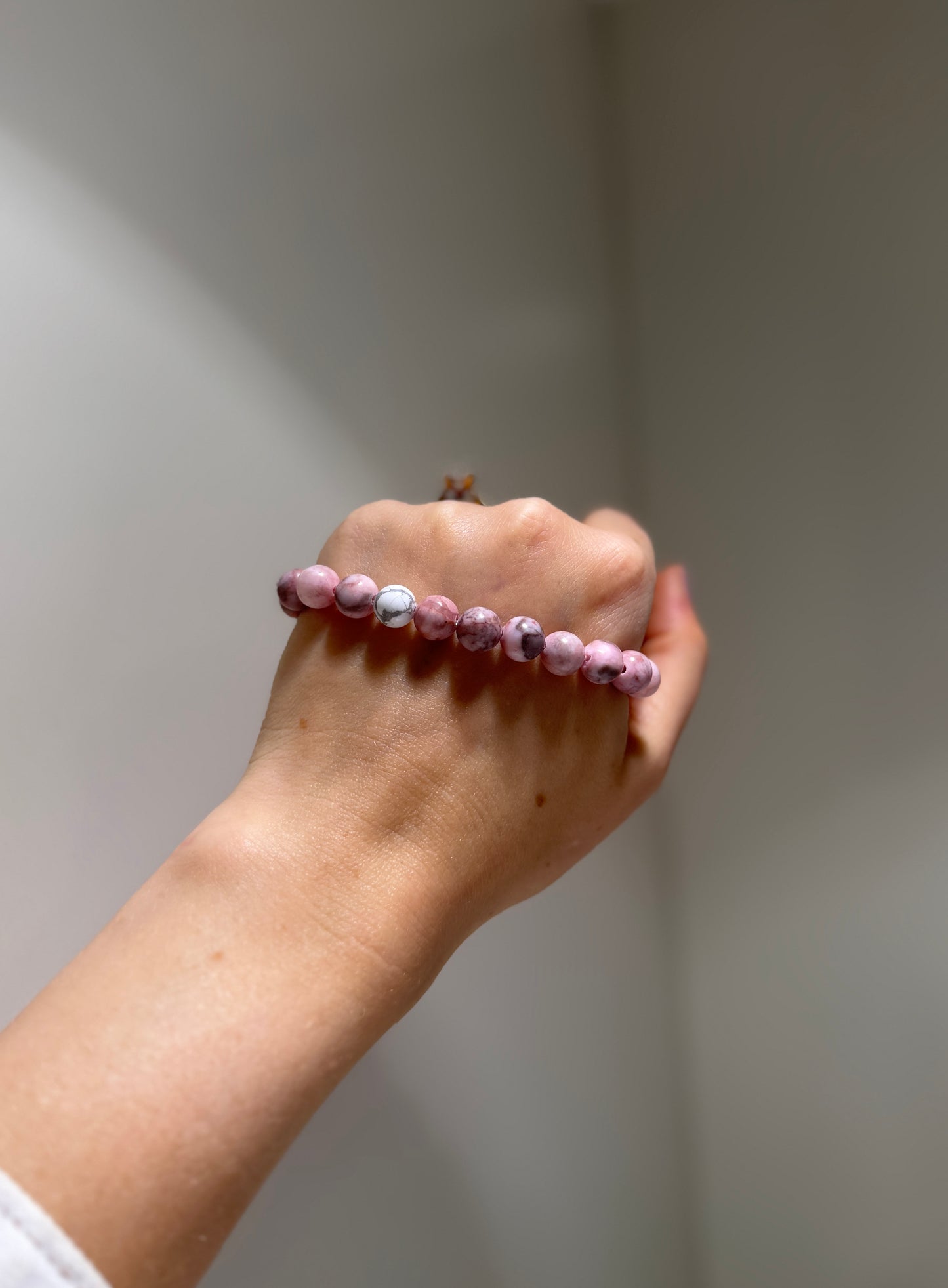 Pink Zebra and Howlite beaded bracelet.