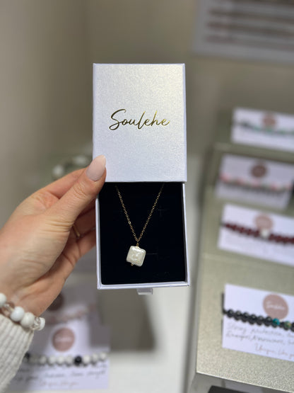 Beauty x Femininity • Necklace • Pearl & Stainless Steel