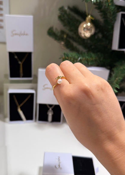 Leaf Pearl Ring