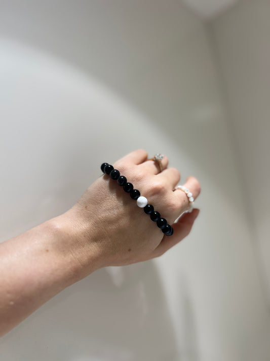 Peace, Relieves stress and anxiety, Life force, Protection, Inner strength