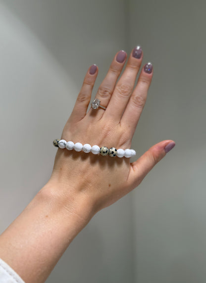 Howlite and Dalmatian Jasper beaded bracelet.