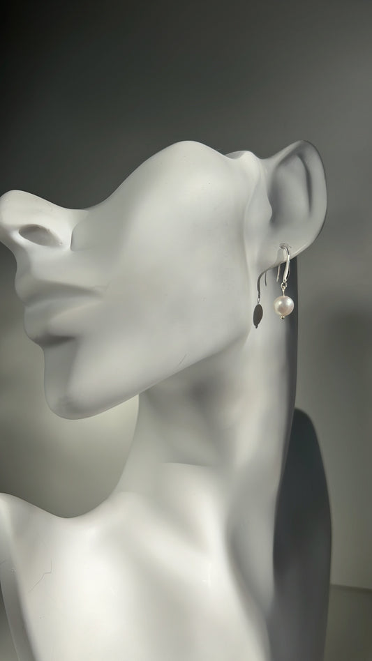 Pearl drops earrings